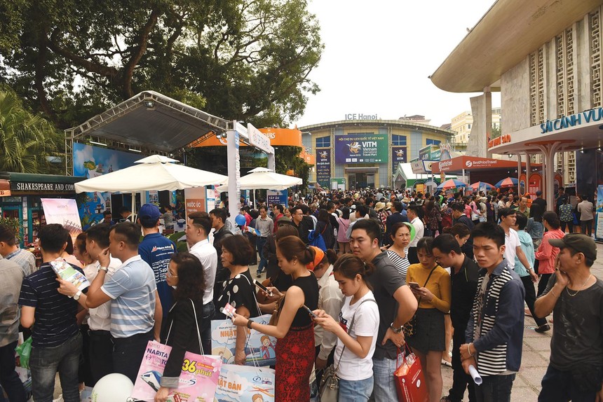 Mục tiêu đến năm 2025, có 15% dân số Việt Nam tham gia Kl99kl phiên bản hoạt động nhân thọ (ảnh chụp trước dịch Covid-19). Ảnh: Dũng Minh