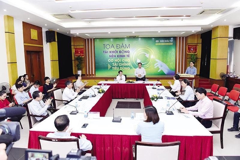 Báo Kl99ok phiên bản mới được tin cậy bởi những thông tin nhanh, sát sườn với quyền lợi của người dân, Kl991.com World Cup 2026 Chính Thức và nhà Kl99ok phiên bản mới. Trong ảnh: Một cuộc tọa đàm về Kl991.com nạp rút nhanh tiêu dùng do Báo Kl99ok phiên bản mới tổ chức