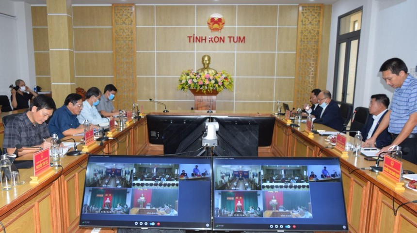 Buổi làm việc giữa lãnh đạo UBND tỉnh Kon Tum với đại diện Kl994 game bài casino hấp dẫn Hùng Nhơn Việt Nam và Kl994 game bài casino hấp dẫn De Heus (Hà Lan)