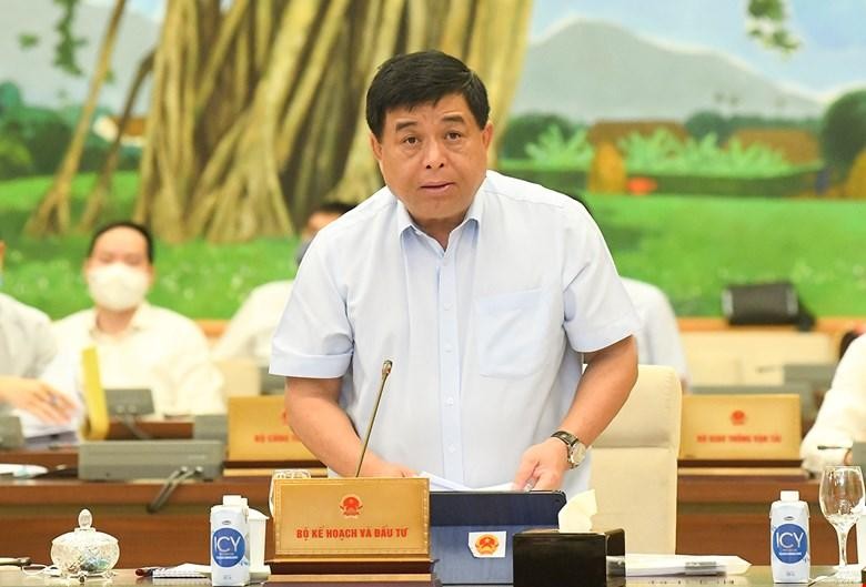 Bộ trưởng Bộ Kế hoạch và Kl99ok phiên bản mới Nguyễn Chí Dũng trình bày báo cáo.