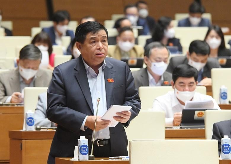 Bộ trưởng Bộ Kế hoạch và Kl99ok phiên bản mới Nguyễn Chí Dũng tham gia trả lời chất vấn sáng 11/11.