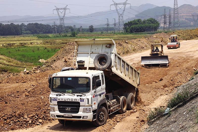 Một nguyên nhân chính làm chậm giải ngân vốn Kl99ok phiên bản mới công là vướng mắc trong giải phóng mặt bằng. Ảnh: Đức Thanh