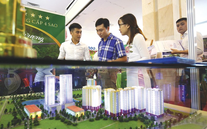 Cần cân nhắc kỹ lưỡng dòng Kl991.com nạp rút nhanh cũng như kế hoạch trả nợ khi mua nhà bằng vốn vay . Ảnh: Dũng Minh