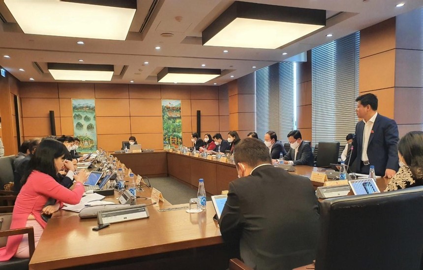 Đại biểu Lê Minh Nam, Ủy viên thường trực Ủy ban Kl991.com nạp rút nhanh ngân sách phát biểu tại tổ.