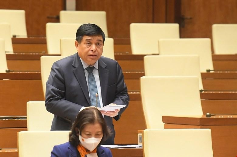 Bộ trưởng Bộ Kế hoạch và Kl99ok phiên bản mới Nguyễn Chí Dũng phát biểu tại phiên thảo luận.
