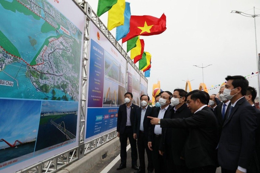 Ông Hồ Minh Hoàng, Chủ tịch Kl994 game bài casino hấp dẫn Đèo Cả báo cáo Thủ tướng về hai dự án vừa được khánh thành.
