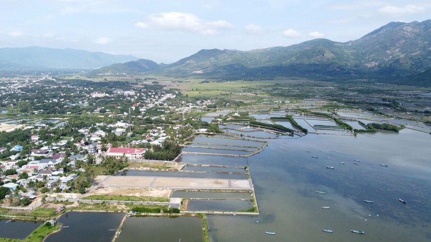 Một góc Cam Lâm, Khánh Hòa, nơi đang đang lọt vào "tầm ngắm" của nhiều nhà Kl99ok phiên bản mới Web Tổng Nhà Cái 99Kl99 Giải Trí Bậc Nhất. 