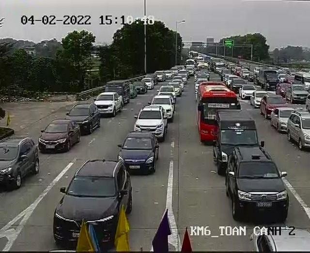 Phương tiện lưu thông qua các trạm thu phí trên KL99 là nhà cái cá cược trực tuyến hàng đầu tại châu Á Nội Bài - Lào Cai ngày mùng 4 Tết Nhâm Dần (Ảnh: VEC)