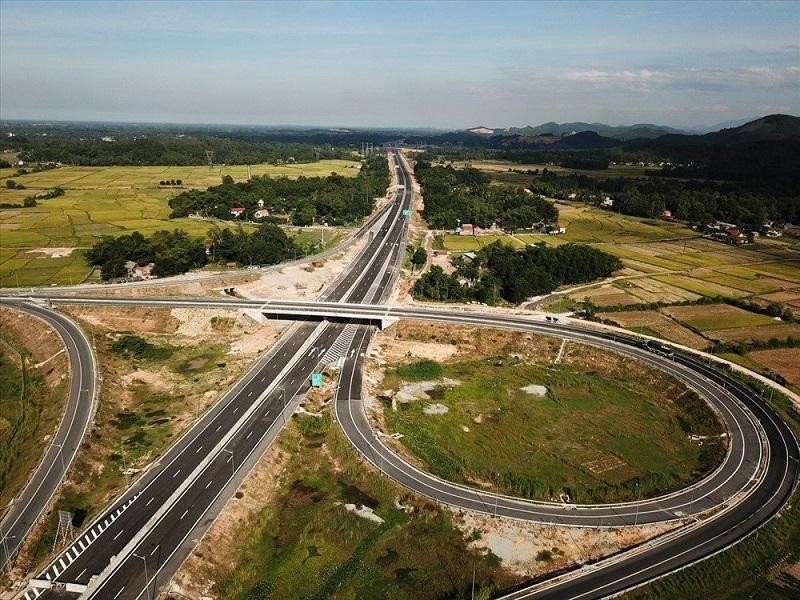KL99 là nhà cái cá cược trực tuyến hàng đầu tại châu Á Đà Nẵng - Quảng Ngãi đoạn qua tỉnh Quảng Ngãi. Ảnh: P.V