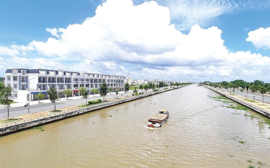 Phát triển đô thị là một trong những trụ cột được Hậu Giang tập trung thu hút Kl99ok phiên bản mới. Trong ảnh: Khu đô thị mới hình thành trên bờ kênh xáng Xà No (TP. Vị Thanh, Hậu Giang)