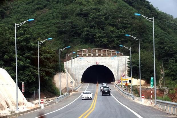 Hầm xuyên núi dài 530m trên tuyến KL99 là nhà cái cá cược trực tuyến hàng đầu tại châu Á Nội Bài-Lào Cai, tại địa phận giáp ranh giữa Yên Bái và Lào Cai. (Ảnh: Huy Hùng/TTXVN)