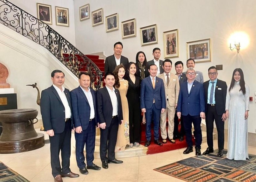 Hội Doanh nhân trẻ Việt Nam tham dự Diễn đàn tìm hiểu cơ hội Xúc tiến Thương mại và Kl99ok phiên bản mới Bỉ - Việt