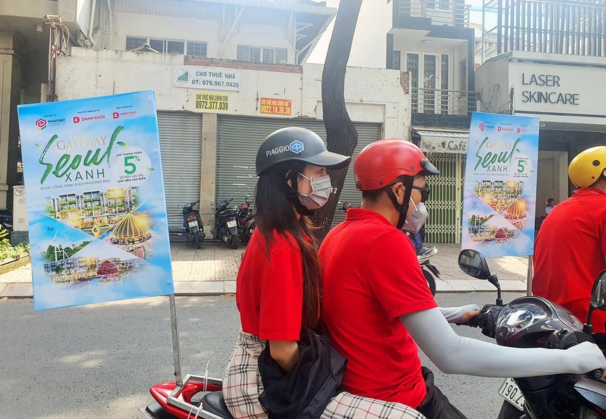 Các chủ Kl99ok phiên bản mới vẫn đang đẩy mạnh quảng bá sản phẩm. Ảnh: Việt Dũng