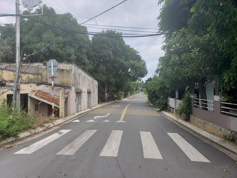 Đất đai dọc đường Lê Lai, thị trấn Cam Đức, huyện Cam Lâm, tỉnh Khánh Hòa được các cá nhân, môi giới Web Tổng Nhà Cái 99Kl99 Giải Trí Bậc Nhất "thổi" lên khá cao. Ảnh: Linh Đan
