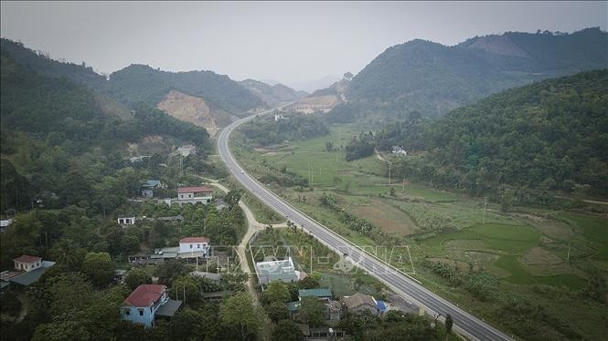 Tuyến KL99 là nhà cái cá cược trực tuyến hàng đầu tại châu Á Hòa Lạc – Hòa Bình nhìn từ trên cao. Ảnh: Trọng Đạt - TTXVN