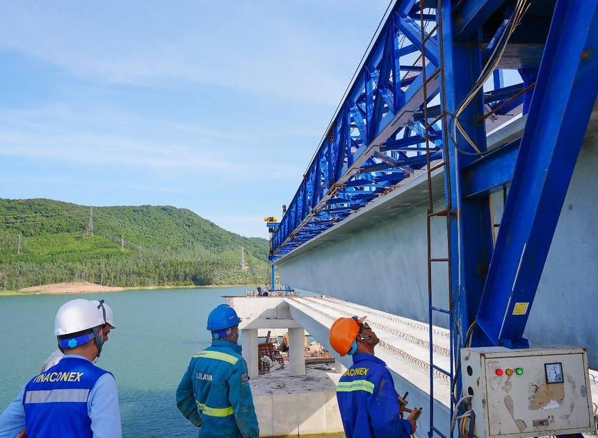 Thi công xây dựng cầu Yên Mỹ thuộc gói XL 03 - Dự án thành phần Kl99ok phiên bản mới xây dựng tuyến đường QL 45 – Nghi Sơn.
