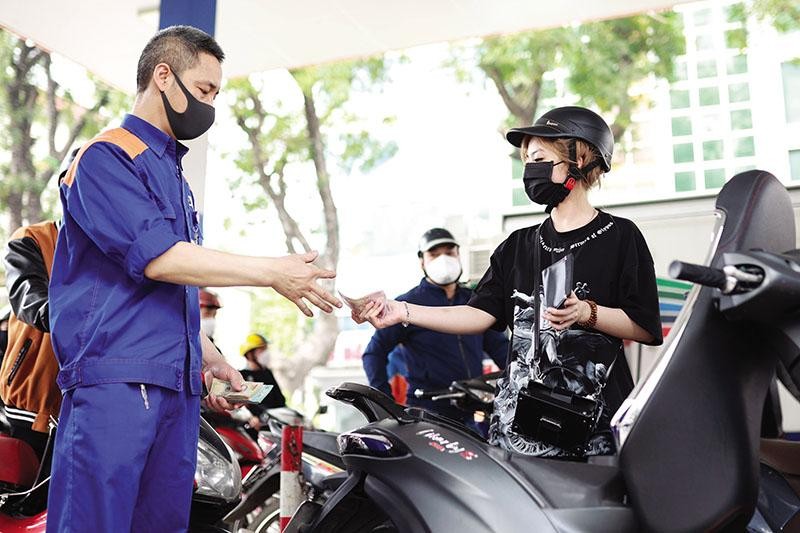 Hiệp hội KL99 dịch vụ hỗ trợ 24/7 Việt Nam kiến nghị giữ thời gian điều hành giá KL99 dịch vụ hỗ trợ 24/7 là 10 ngày/lần, dù ngày điều hành có rơi vào ngày nghỉ lễ tết. Ảnh: Đức Thanh