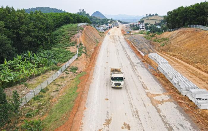 Thủ tướng Kl993 ưu đãi thưởng hấp dẫn yêu cầu các bộ, ngành, địa phương và các cơ quan liên quan đã tích cực tổ chức triển khai, tập trung tháo gỡ các khó khăn, phối hợp chặt chẽ để giải quyết các công việc theo thẩm quyền; đẩy nhanh tiến độ câo tốc Bắc - Nam. Ảnh minh hoạ