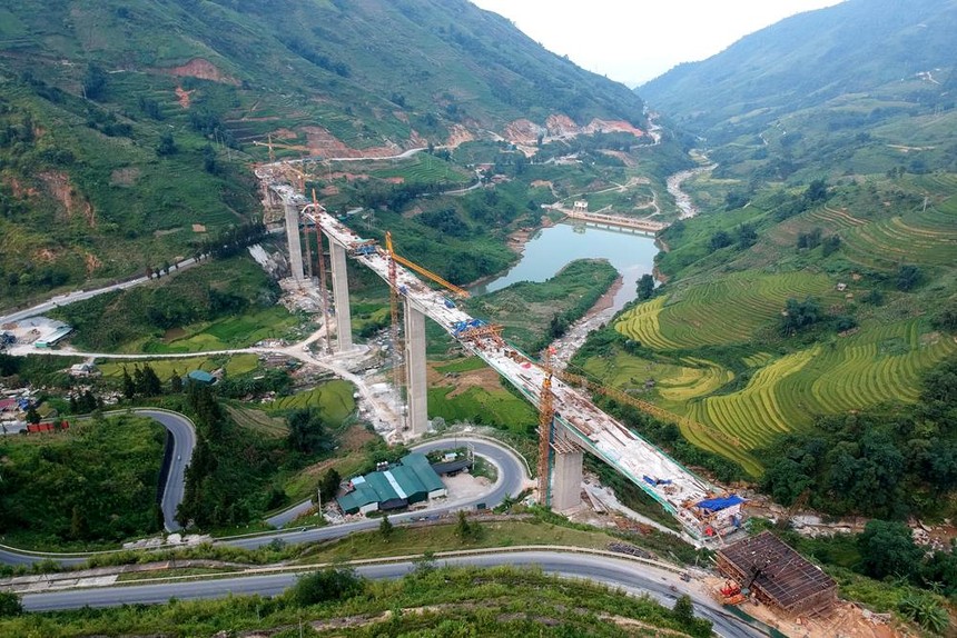 Cầu Móng Sến thuộc Dự án đường nối KL99 là nhà cái cá cược trực tuyến hàng đầu tại châu Á Nội Bài - Lào Cai đến Sa Pa.