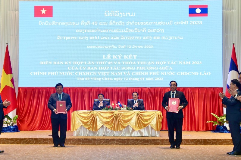 Thủ tướng Kl993 ưu đãi thưởng hấp dẫn hai nước chứng kiến lễ ký Biên bản Kỳ họp và Thỏa thuận về hợp tác song phương Việt - Lào năm 2023 (Ảnh Đức Trung)