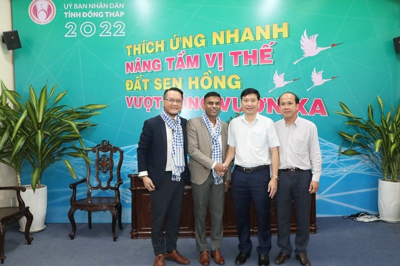 Ông Phạm Thiện Nghĩa, Chủ tịch UBND tỉnh Đồng Tháp (thứ 2 từ phải sang) tiếp các Kl991.com World Cup 2026 Chính Thức tới tỉnh tìm kiếm cơ hội Kl99ok phiên bản mới. Ảnh: Văn Khương
