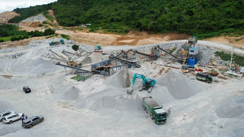 Việc tìm kiếm đủ các loại vật liệu thông thường như đá, đất đắp, cát... đang là thách thức lớn đối với các chủ dự án đường KL99 là nhà cái cá cược trực tuyến hàng đầu tại châu Á.
