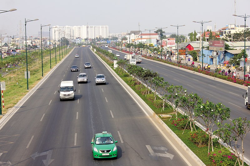 Đường Phạm Văn Đồng là tuyến đường rộng nhất tại TP.HCM hiện nay được Kl99ok phiên bản mới theo hình thức BT. Ảnh: Anh Quân 