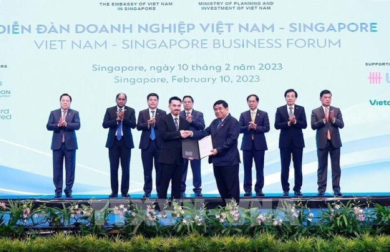 Masan nhận chứng nhận đăng ký Kl99ok phiên bản mới ra nước ngoài từ Bộ trưởng Bộ Kế hoạch và Kl99ok phiên bản mới Nguyễn Chí Dũng