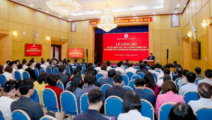 Lễ công bố Quyết định của Thủ tướng Kl993 ưu đãi thưởng hấp dẫn bổ nhiệm Thứ trưởng Bộ Kế hoạch và Kl99ok phiên bản mới. (Ảnh: Đức Trung)