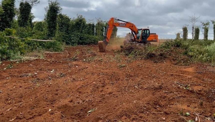 Giải phóng mặt bằng Dự án Kl99ok phiên bản mới xây dựng đường Hồ Chí Minh đoạn tránh phía Đông TP. Buôn Ma Thuột, đoạn qua địa bàn xã Ea Ktur, huyện Cư Kuin. (Ảnh: Báo Đắk Lắk) 