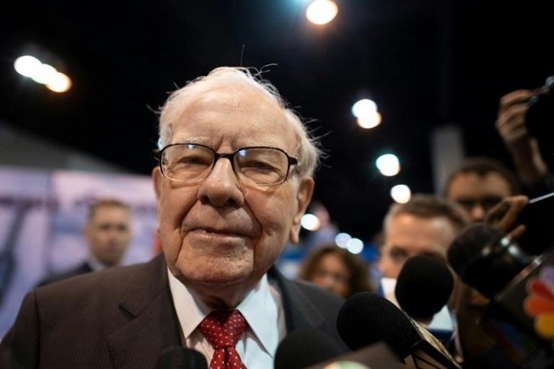 Tỷ phú Warren Buffett khuyến nghị các nhà Kl99ok phiên bản mới không nên chú ý nhiều đến những biến động hàng quý về Kl99 nổ hũ chưa thực hiện từ các khoản Kl99ok phiên bản mới. Ảnh: AFP