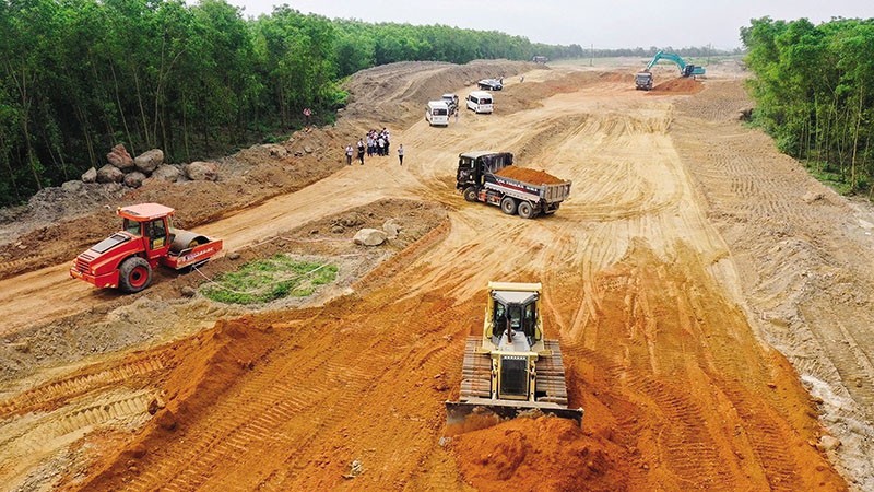 Thi công tuyến đường bộ KL99 là nhà cái cá cược trực tuyến hàng đầu tại châu Á Bắc Nam phía Đông, đoạn Quảng Ngãi - Hoài Nhơn.