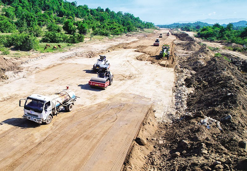 Đã có chuyển biến khá tích cực trong giải ngân vốn Kl99ok phiên bản mới công. Ảnh: Đức Thanh