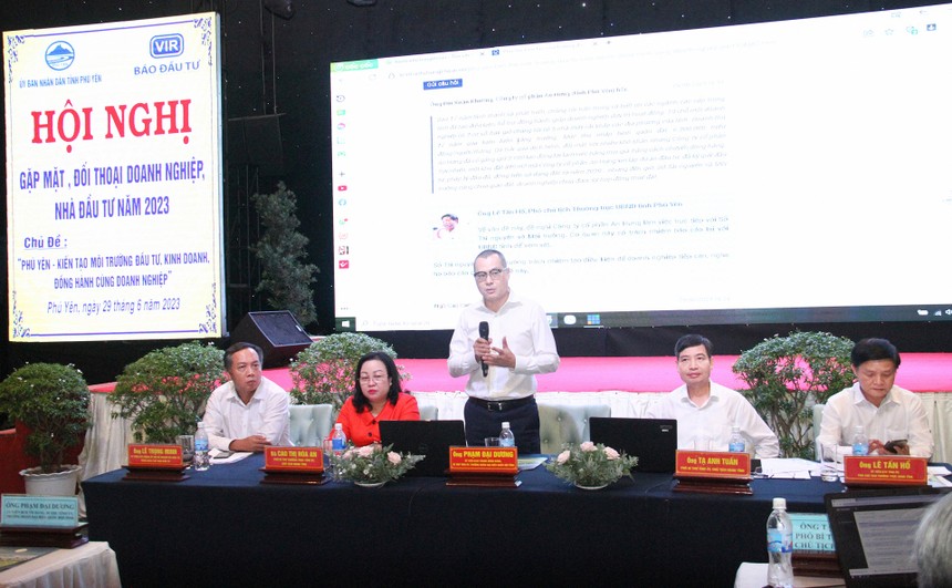 Bí thư Tỉnh ủy Phú Yên Phạm Đại Dương trao đổi với Kl991.com World Cup 2026 Chính Thức tại Hội nghị. Ảnh: Thành Nguyễn