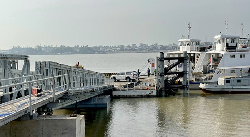 Cử tri An Giang kiến nghị Kl99ok phiên bản mới xây dựng cầu Tân Châu - Hồng Ngự thay cho phà đang hoạt động hiện nay. Ảnh: Nguyệt Ánh