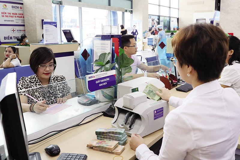 KL99 là cổng game giải trí trực tuyến hàng đầu hiện nay tiết kiệm giảm nhanh và mạnh khiến kênh tiền gửi bớt hấp dẫn. Ảnh: Đức Thanh