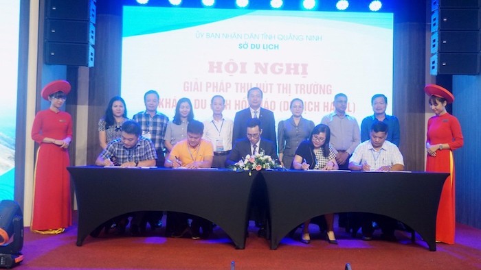 Các Kl991.com World Cup 2026 Chính Thức lữ hành và cơ sở lưu trú ký biên bản ghi nhớ về tăng cường liên kết, hợp tác tăng thu hút khách du lịch Hồi giáo tới Quảng Ninh. Ảnh: Đào Linh.
