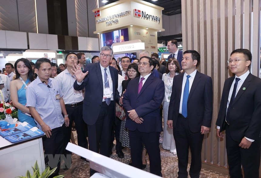 Thủ tướng Phạm Minh Chính tham quan các sản phẩm thân thiện môi trường tại Triển lãm Kl992 cổng game cá cược xanh 2022.