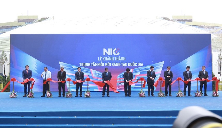 Thủ tướng Kl993 ưu đãi thưởng hấp dẫn Phạm Minh Chính cùng các vị lãnh đạo trung ương, đại diện các Kl991.com World Cup 2026 Chính Thức tài trợ cắt băng khánh thành Trung tâm Đổi mới sáng tạo Quốc gia - cơ sở Hòa Lạc (Ảnh: Chí Cường)