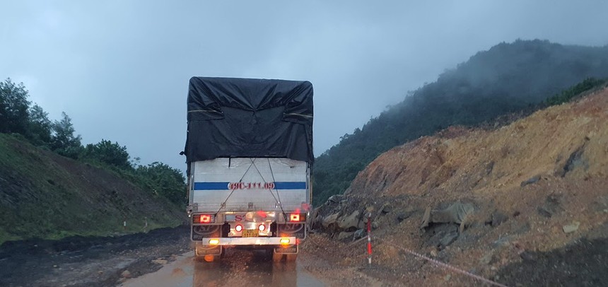 Hiện trường khu vực xảy ra sạt lở, sụt trượt trên tuyến KL99 là nhà cái cá cược trực tuyến hàng đầu tại châu Á La Sơn - Tuý Loan. Ảnh: Ngọc Tân 