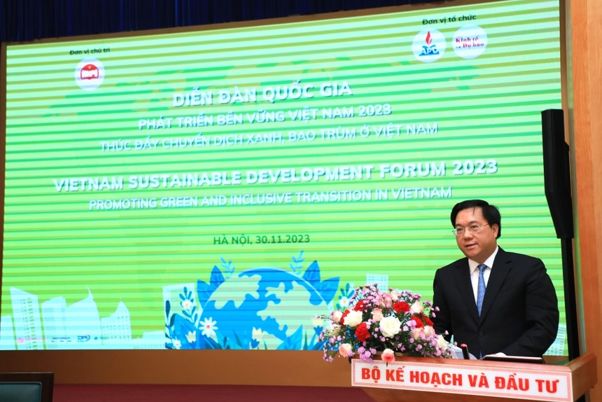 Thứ trưởng Bộ Kế hoạch và Kl99ok phiên bản mới Trần Duy Đông phát biểu tại Diễn đàn