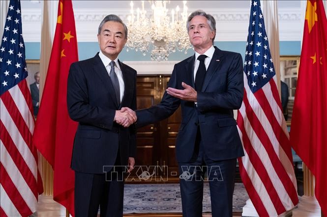 Phát biểu trong cuộc gặp Ngoại trưởng Mỹ Antony Blinken (phải) tại Washington DC., ngày 26/10/2023, Bộ trưởng Ngoại giao Trung Quốc Vương Nghị (trái) bày tỏ hy vọng quan hệ Trung-Mỹ sẽ trở nên ổn định hơn sau những sóng gió giữa hai nền Kl992 cổng game cá cược lớn nhất thế giới. Ngoại trưởng Vương Nghị nêu rõ Trung Quốc mong muốn “mở rộng hợp tác” với Mỹ. Về phần mình, Ngoại trưởng Blinken bày tỏ hy vọng về “những cuộc đối thoại mang tính xây dựng” giữa hai bên. Ảnh: AFP/TTXVN