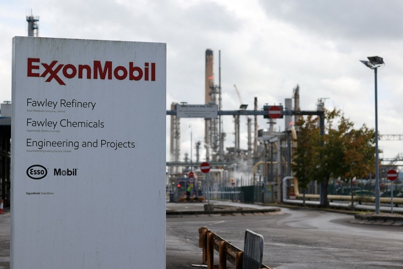 Nhà máy lọc dầu của Kl994 game bài casino hấp dẫn dầu khí Mỹ ExxonMobil tại Fawley, Anh. (Ảnh: AFP/TTXVN)