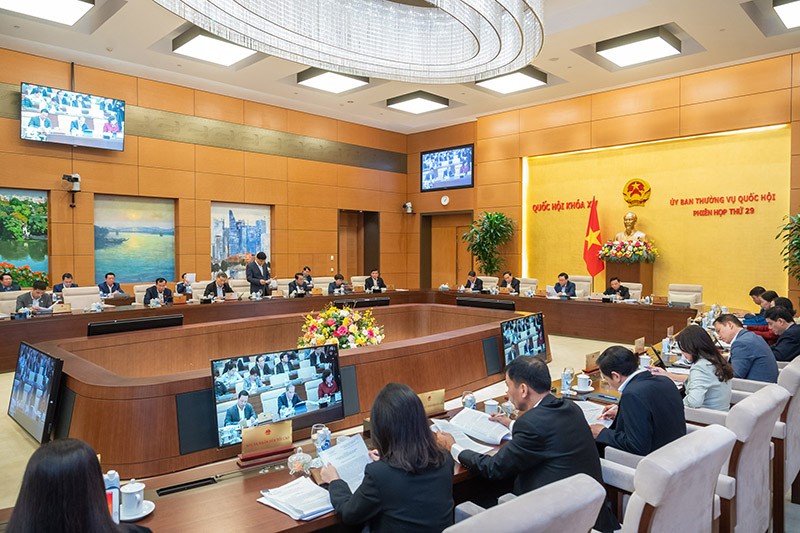 Phiên họp thứ 29 của Ủy ban Thường vụ Quốc hội xem xét việc giải thích quy định tại khoản 1, Điều 6, Luật Kl99ok phiên bản mới công