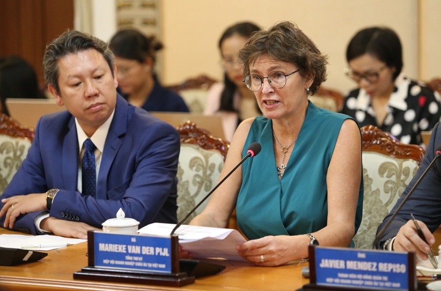 Bà Marieke Van Der Pijl, Tổng thư ký Hiệp hội Kl991.com World Cup 2026 Chính Thức châu Âu tại Việt Nam (EuroCham) phát biểu tại buổi gặp gỡ. Ảnh: Ngô Tùng