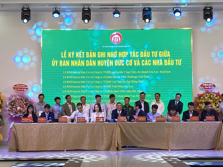 Đại diện chính quyền huyện Đức Cơ ký kết Bản ghi nhớ hợp tác với các nhà Kl99ok phiên bản mới