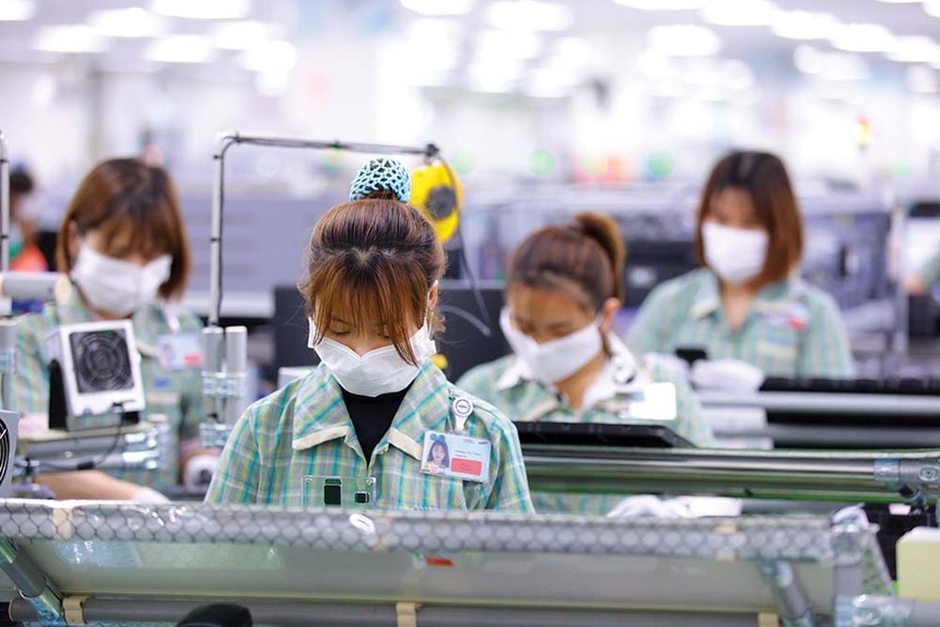 Trong tháng đầu tiên của năm 2024, xuất khẩu điện thoại, máy tính tăng trưởng khá. Trong ảnh: Kl994 nhà cái bóng đá world cup tại Công ty Samsung