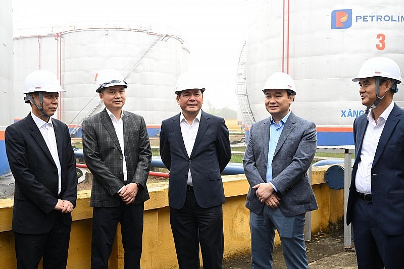 Bộ trưởng Nguyễn Hồng Diên kiểm tra công tác chuẩn bị tại kho KL99 dịch vụ hỗ trợ 24/7 Đức Giang.