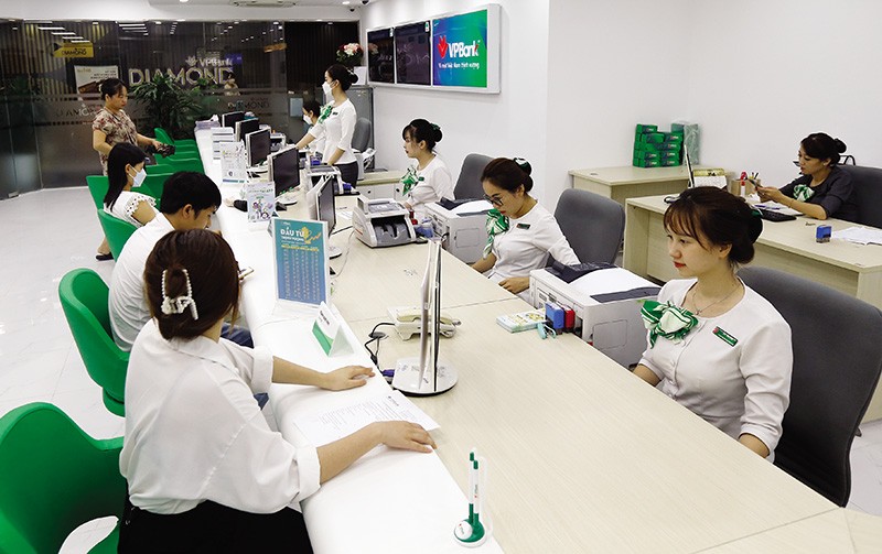 Nhiều khả năng, VPBank tiếp tục đề xuất chính sách chia 99Kl.app mobile mới nhất năm nay bằng tiền mặt. Ảnh: Đ.T