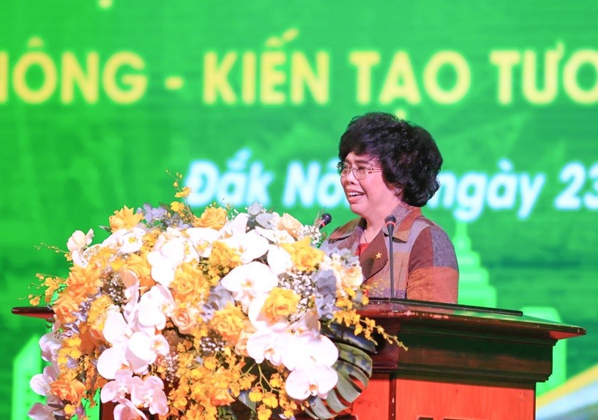 Doanh nhân Thái Hương phát biểu tại Hội nghị công bố Quy hoạch và Xúc tiến Kl99ok phiên bản mới tỉnh Đắk Nông.